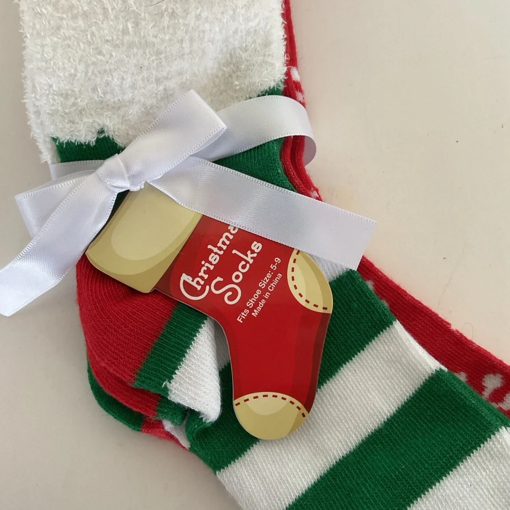 Kohls Set of 2 pairs of Christmas Socks NWT